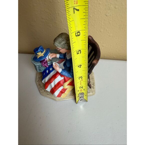 Vintage 1981 Norman Rockwell Porcelain Figure - Mending the Flag - Picture 10 of 12